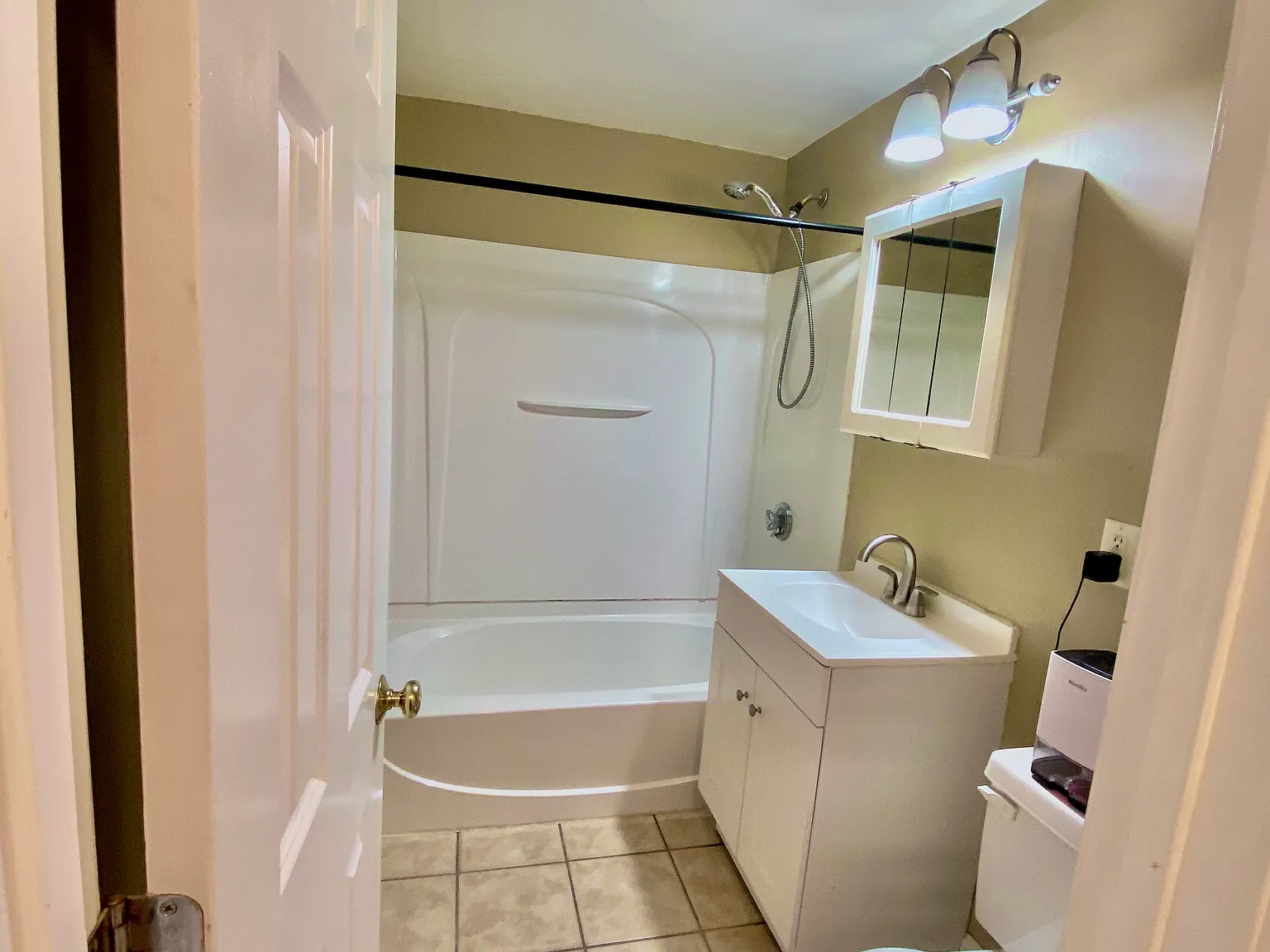 2 bed, 730 sqft, $2,300 — Photo 4