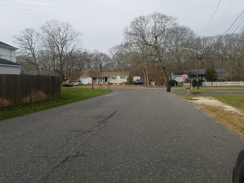 2nd image of 4 Waldorf Dr