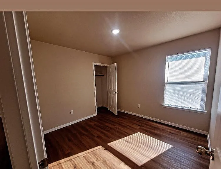 512 Raymond St #B — Photo 26