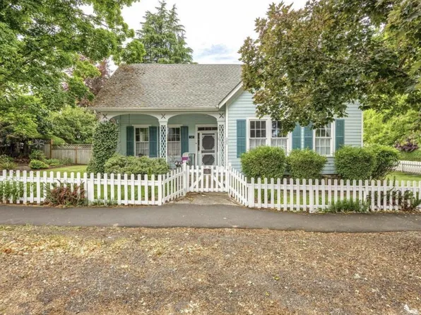 175 N 3rd St, Jacksonville, OR 97530