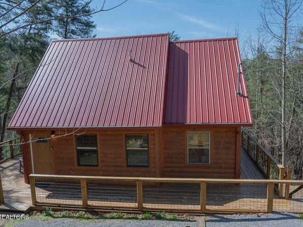 3046 Engle Town Rd, Pigeon Forge, TN 37862