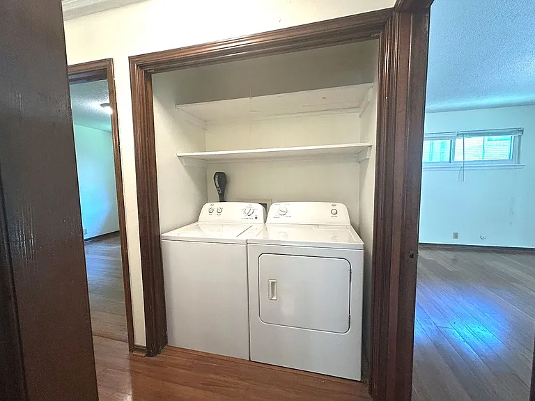 821 E Lakeside Dr — Photo 16