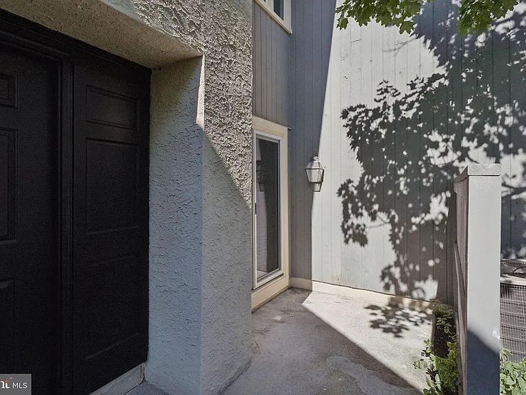 911 Chanticleer — Photo 5