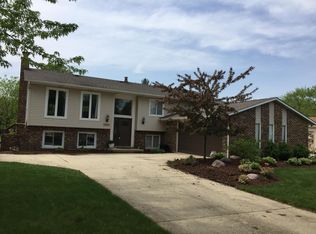 4504 Normandy Dr, Lisle, IL 60532