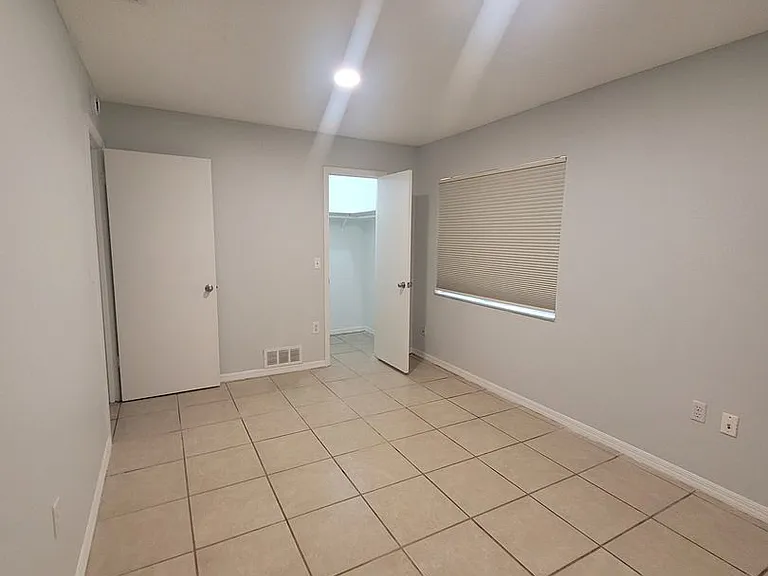 937 Aragon Ave — Photo 17