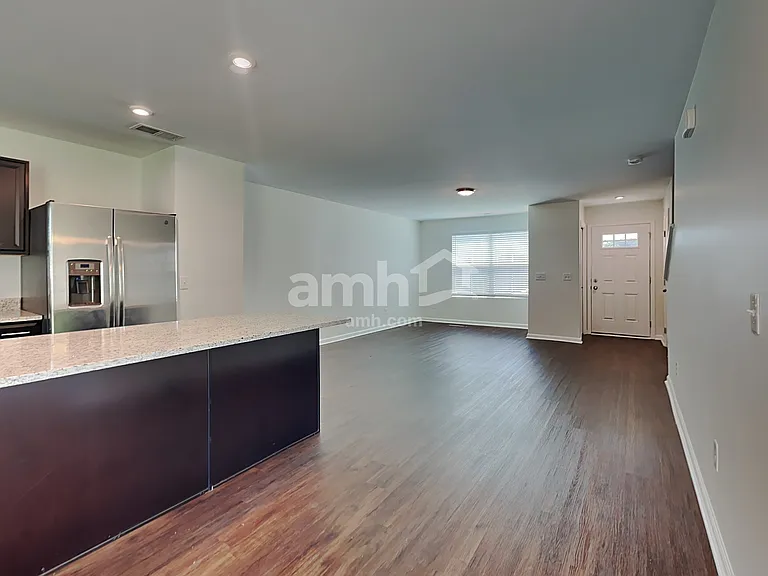 204 Castlebrook Dr — Photo 5