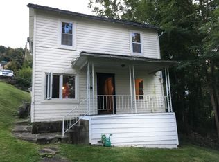 302 1st St, Grafton, WV 26354