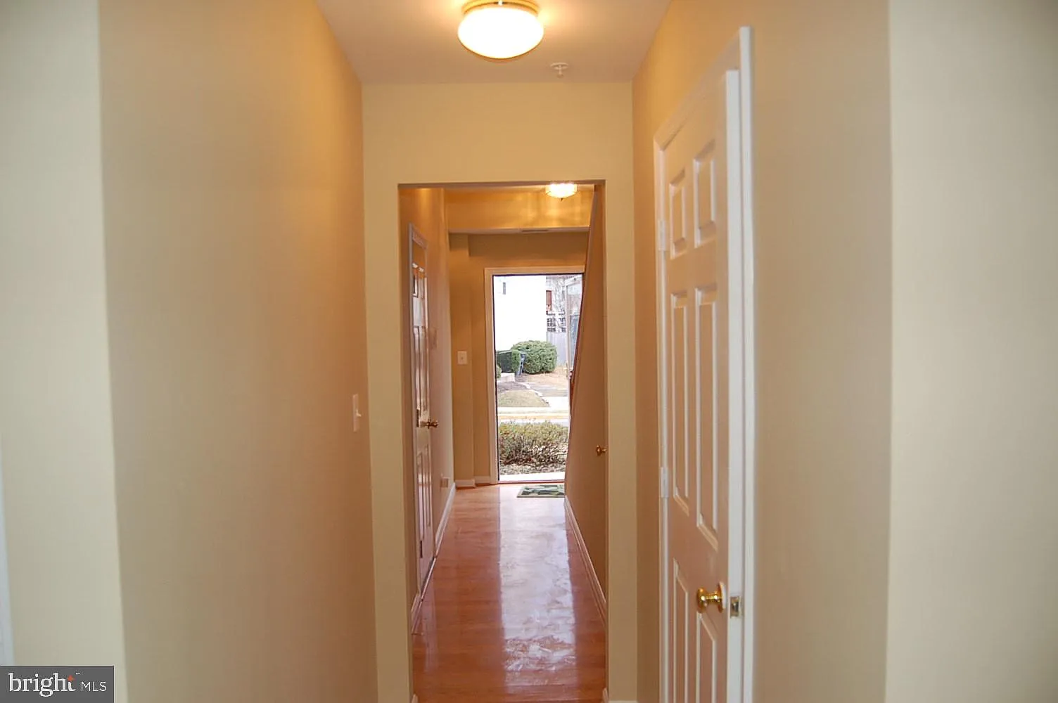 Glen Oaks Condo — Photo 4