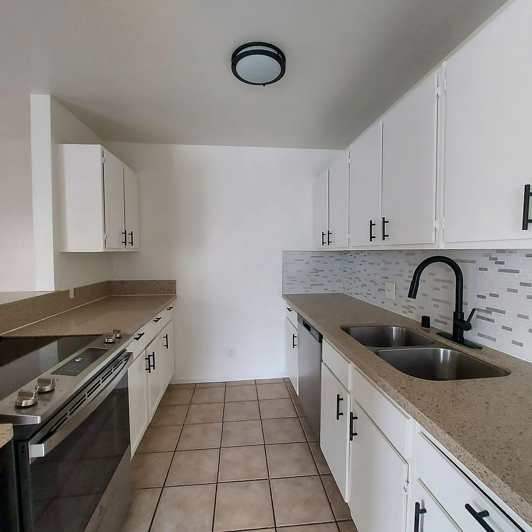 1053 Euclid Ave — Photo 4