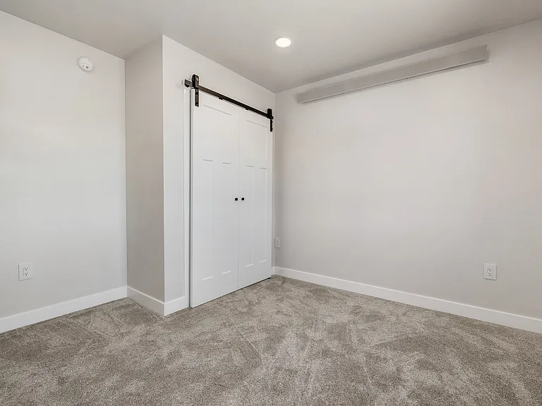 Ponderosa Apartments — Photo 43