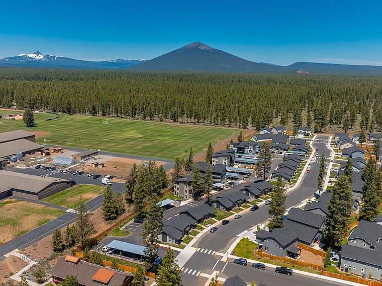 McKenzie Meadows Apartments — Photo 8