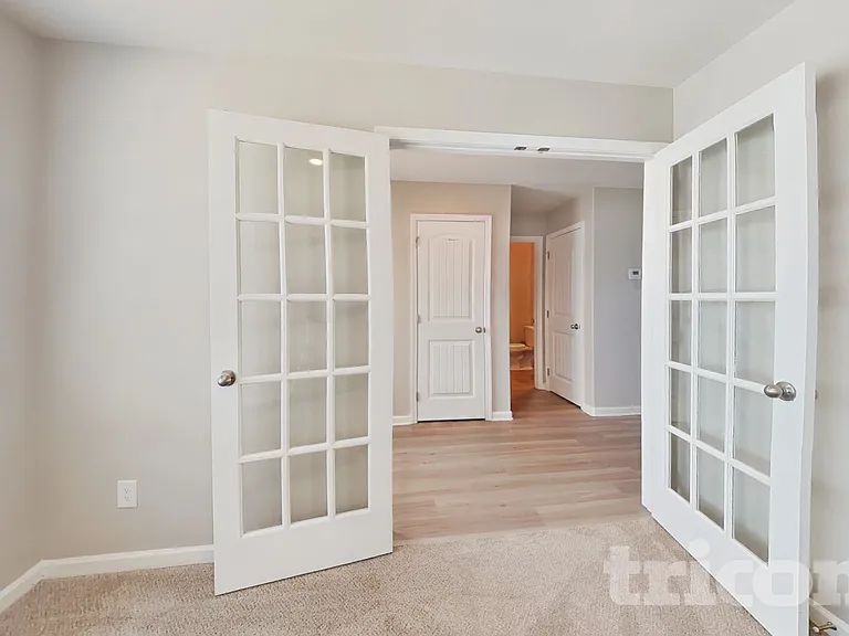 260 Chedworth Dr — Photo 18