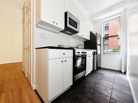 4th image of 145 W 12th St APT 22