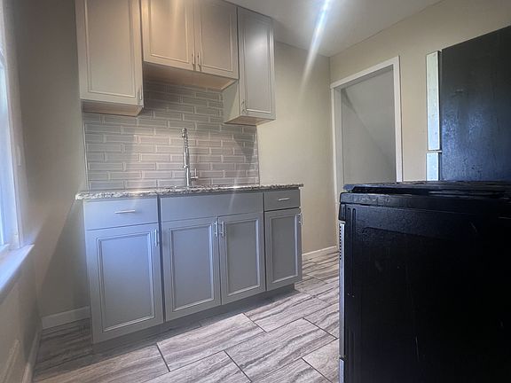 5th image of 18630 Greenfield Rd