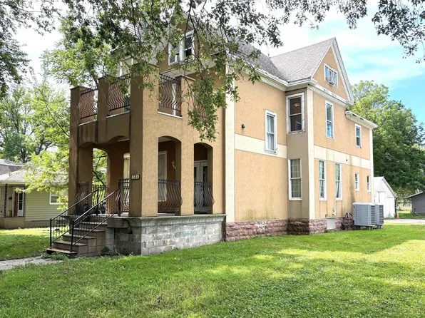 324 Elm St, Vermillion, SD 57069