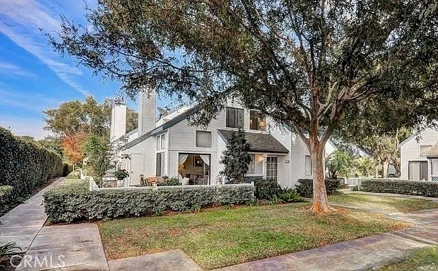 2 bed, 2.5 bath, 1052 sqft, $3,550 — Photo 2