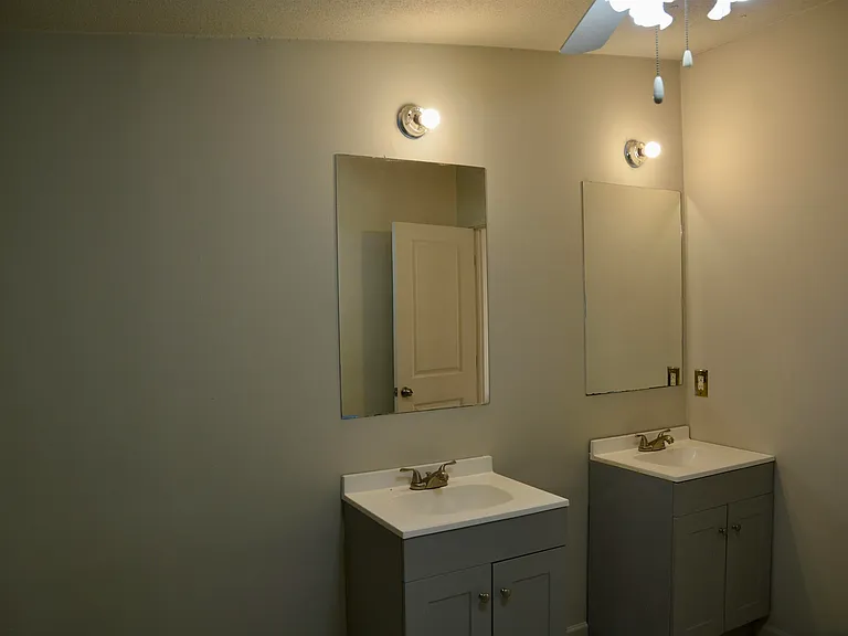111 Brighton Dr — Photo 8