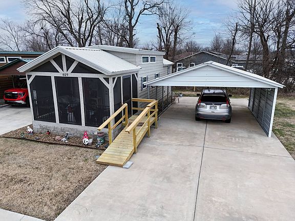 3rd image of 829 E Mango Way