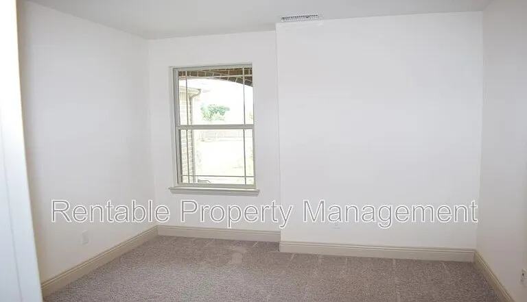 1247 Wiltshire Dr — Photo 13