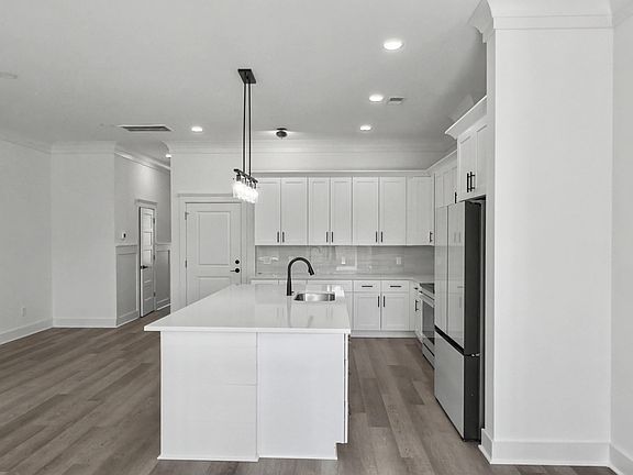 5th image of 2035 Echo Ave