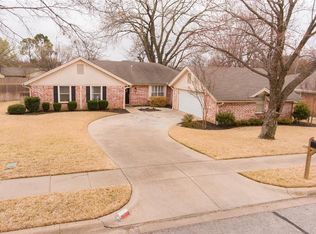 908 Spring Lake Dr, Bedford, TX 76021