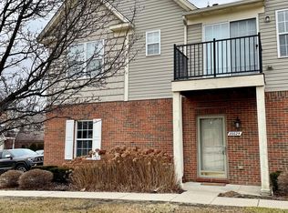 20025 Hidden Oaks Dr, Brownstown, MI 48183