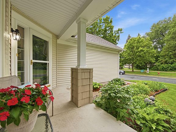 5th image of 245 Pine Hollow Dr
