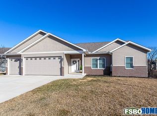 1122 Wild West Dr, Le Claire, IA 52753