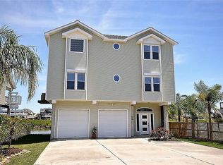 310 Sunset Cir, Tiki Island, TX 77554