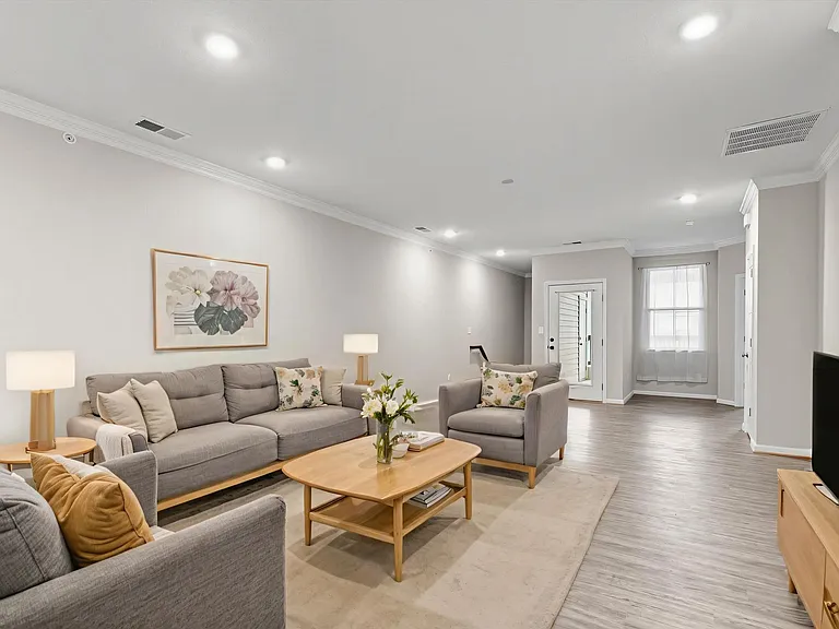 1503 Kathy Ann Way E — Photo 9