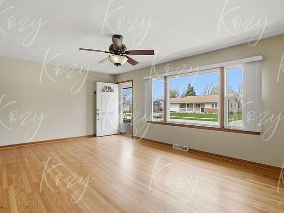3rd image of 2565 24th Ave