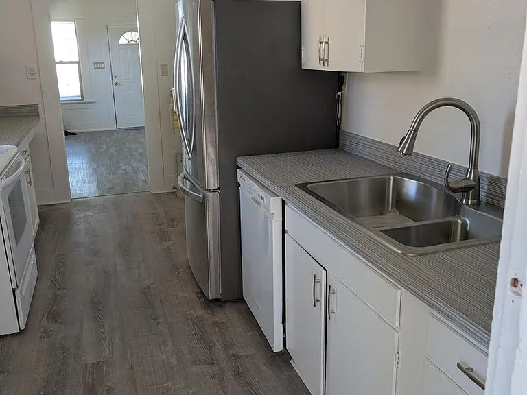1020 Jefferson St — Photo 4