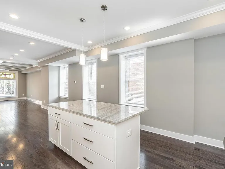 3729 Foster Ave — Photo 4