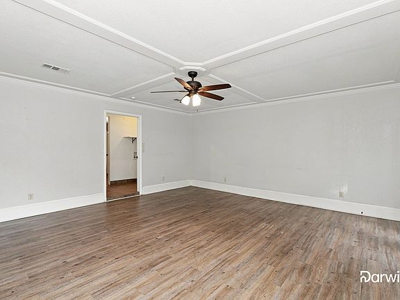 4th image of 301 NW Suzanne Ter