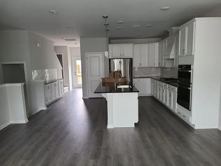 1080 Manorhaven Dr — Photo 4