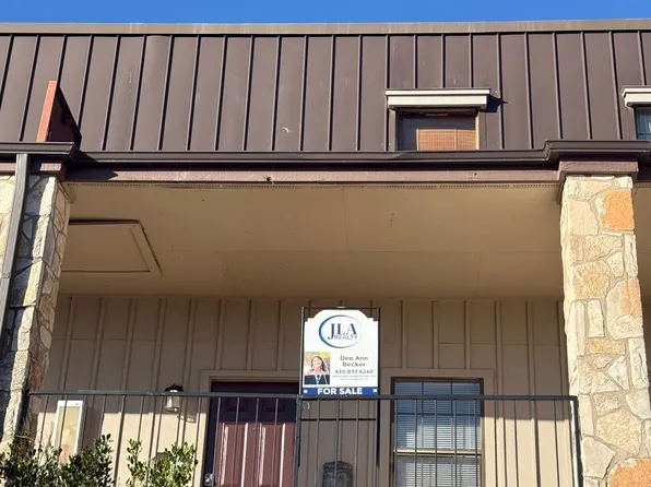 474 Seele APT 10, New Braunfels, TX 78130