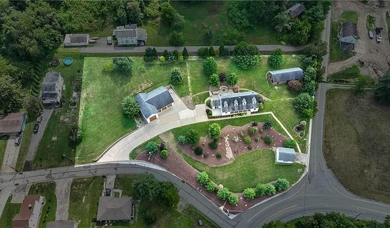 6050 Walton Rd — Photo 4