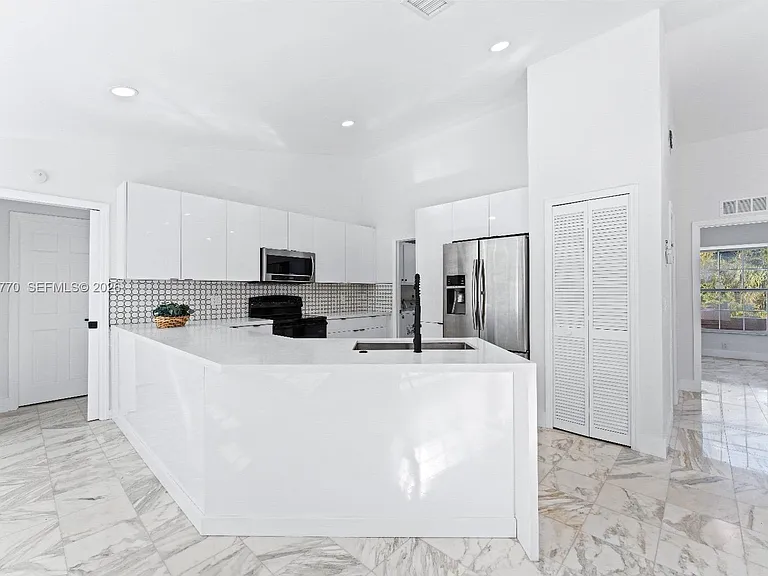 1703 Golfside Village Dr — Photo 4