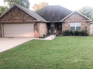 305 E Center St, Prairie Grove, AR 72753