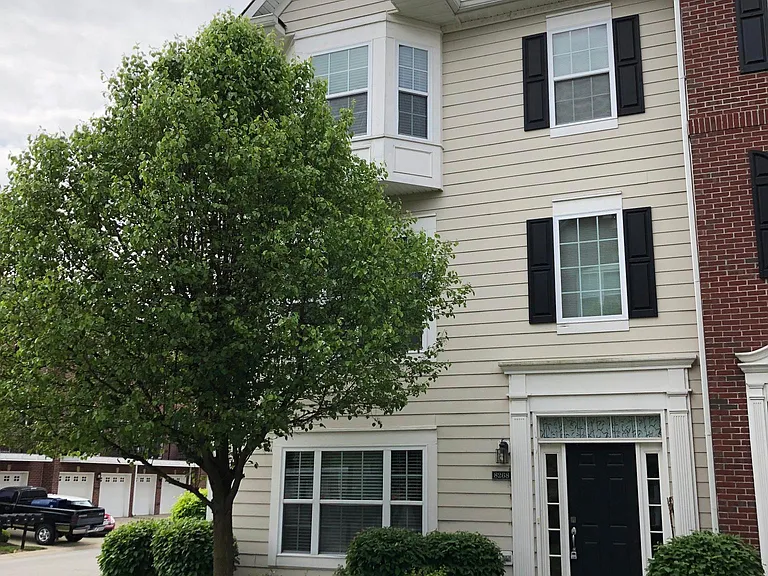 8268 Jo Ellen Dr — Photo 1