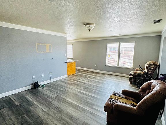 4th image of 3237 Whittier Ave