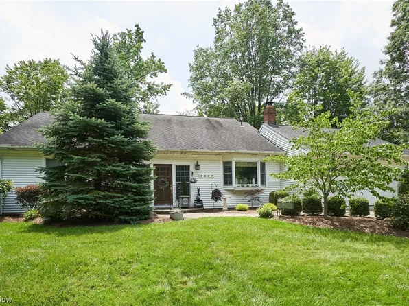 3356 Ensenada St NE, Hartville, OH 44632