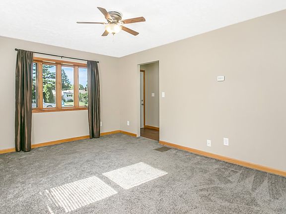 4th image of 235 29th Ave
