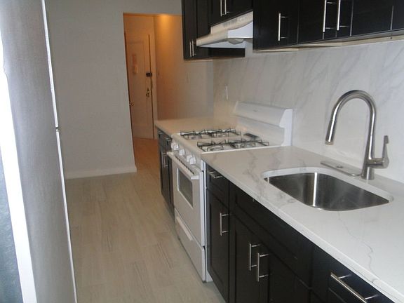 5th image of 3035 30th St APT 1