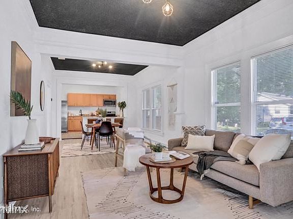 2nd image of 3058R Phyllis St