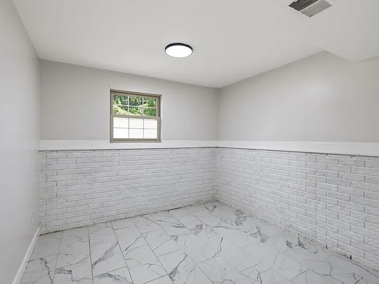 1921 Winslow Ct — Photo 23