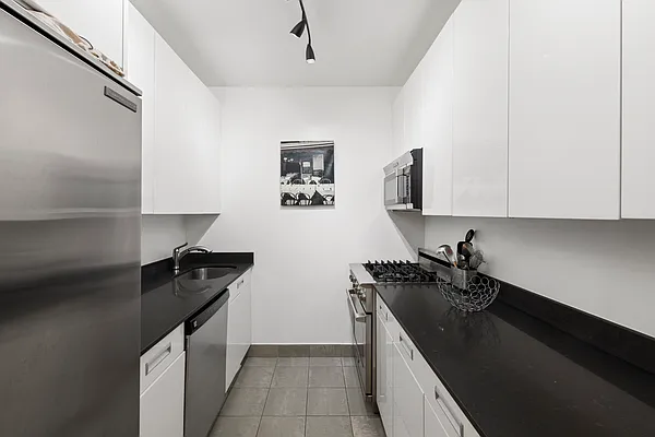 Rented by Compass | media 13