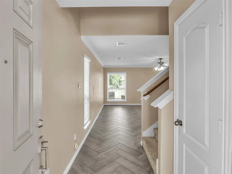 1418 Banbury Ct — Photo 6