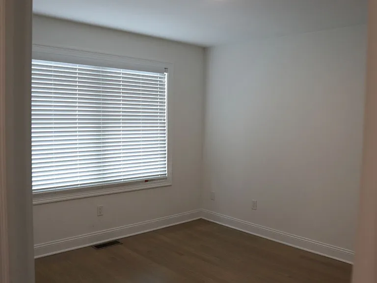 39 Glenwood Ave — Photo 22