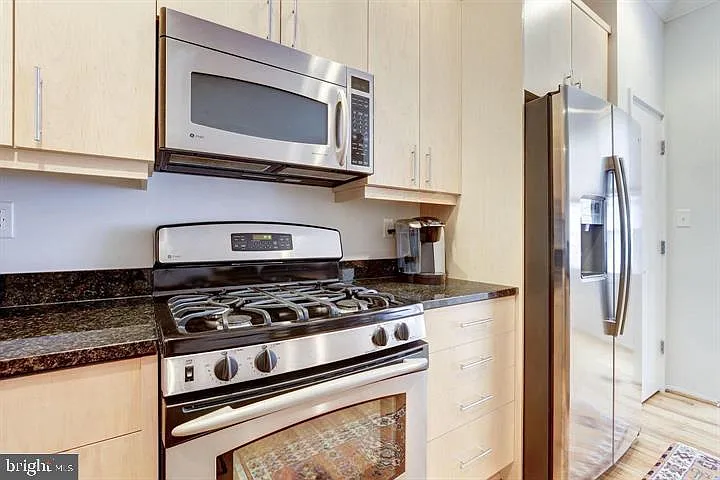2058 N Oakland St — Photo 11